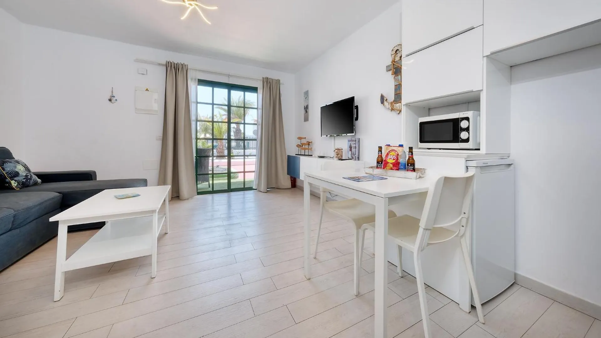 Apartment La Vela Azul -Pool & Tennis - Free Ac &Good Wifi- Smart Tv Puerto del Carmen  0*, Puerto del Carmen (Lanzarote)
